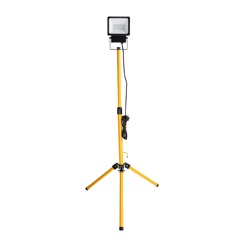 Led Arbeidsbelysning 30w, 6500k, Stilling Av Metall, Justerbar Høyde Mellom 80-130cm, Ip65, 2400lm